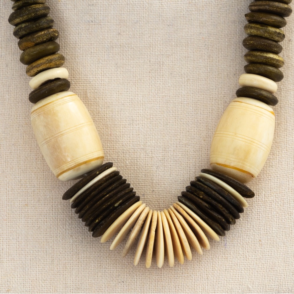 Vintage 80s bold chunky tribal vibe statement necklace wood & bone look neutral - Picture 7 of 10